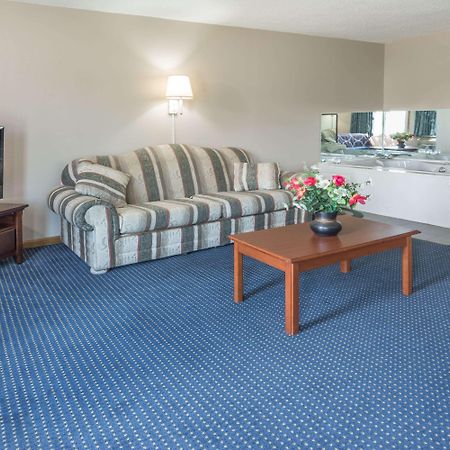 Super 8 By Wyndham O'Fallon Mo/St. Louis Area Exterior photo